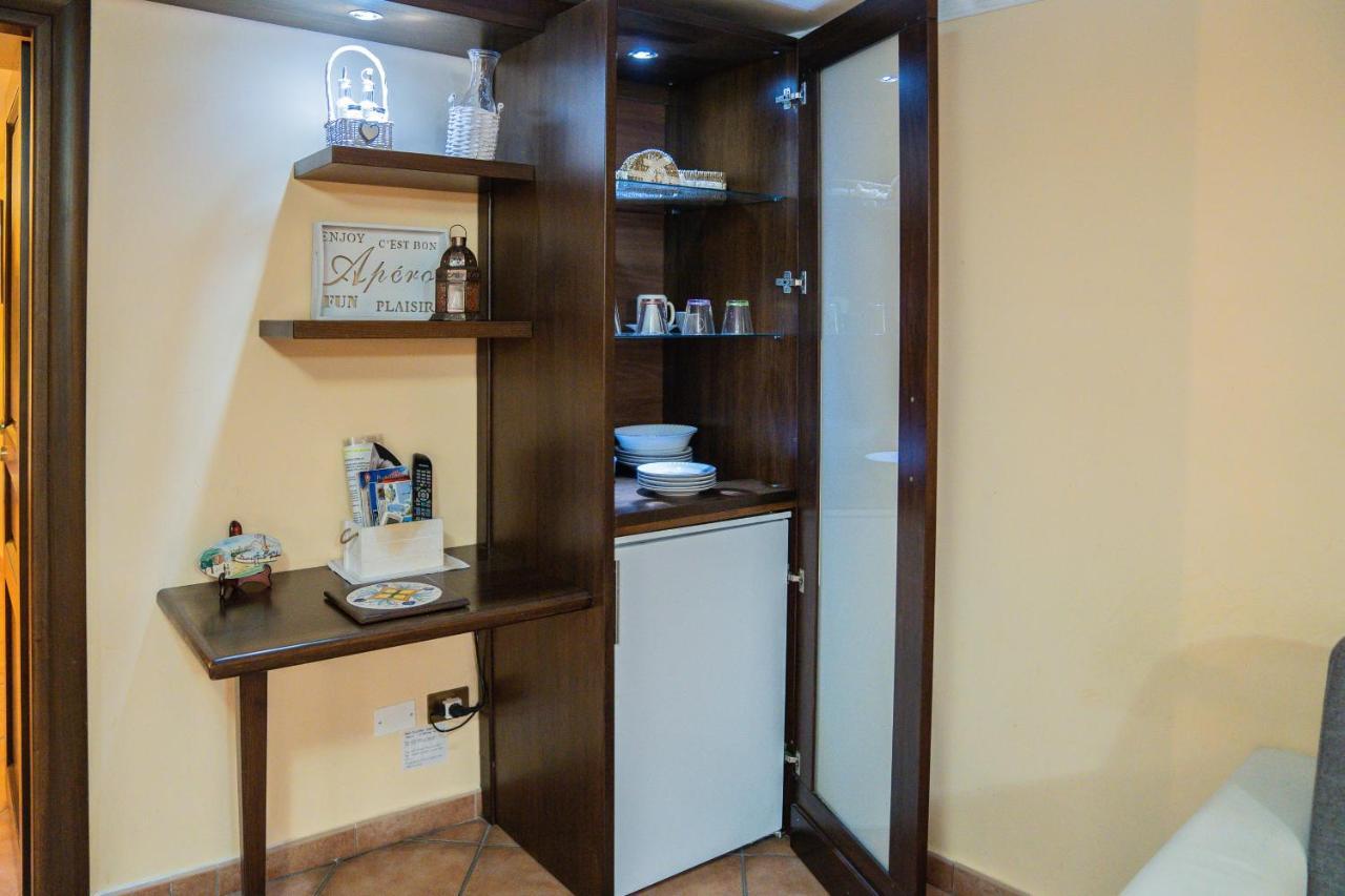 Domus Ugo Apartment Naples Exterior photo